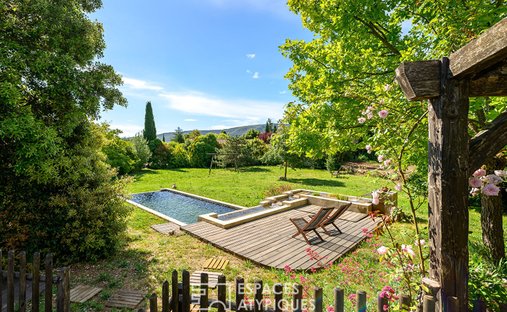 Villa in Lacoste, Provence-Alpes-Côte d'Azur, France 1