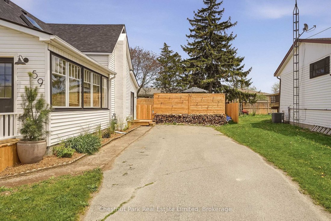 House in Wellington, Ontario, Canada 2 - 17991783