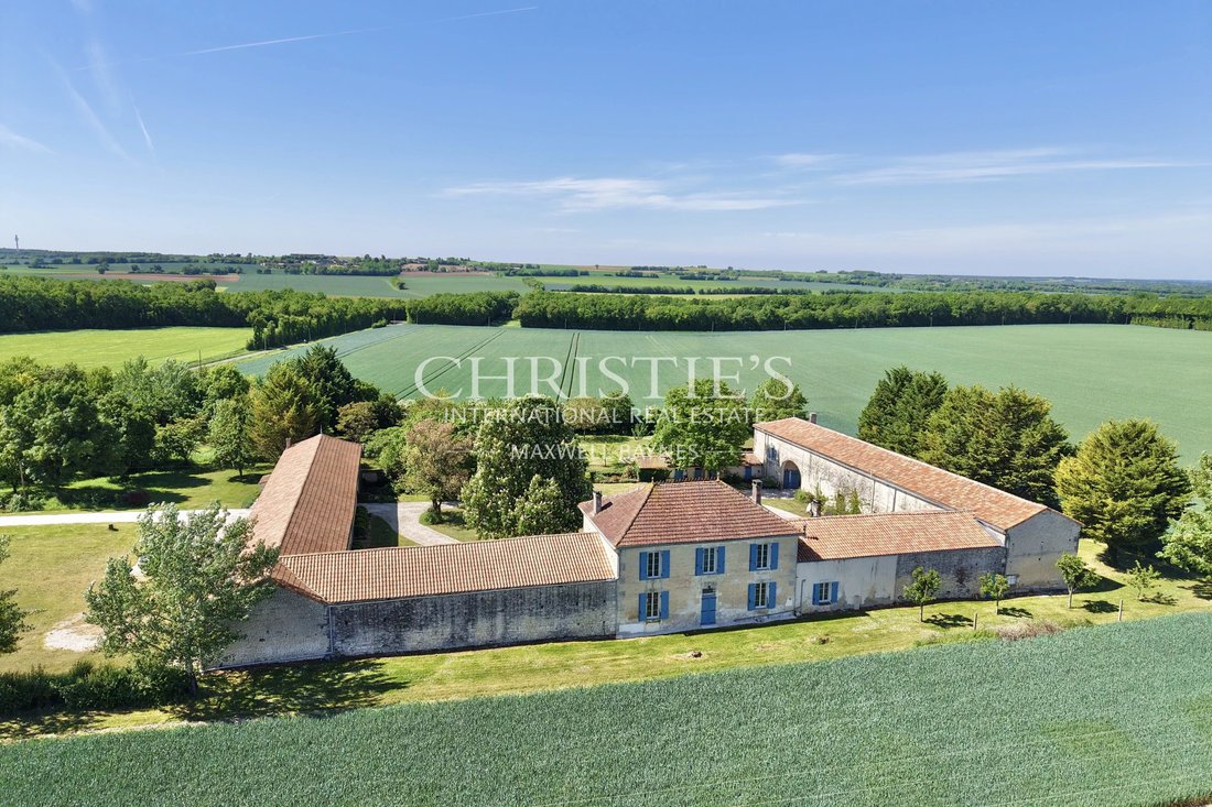 House in Bresdon, Nouvelle-Aquitaine, France 2 - 17986412
