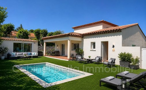 Villa in Six-Fours-les-Plages, Provence-Alpes-Côte d'Azur, France 1