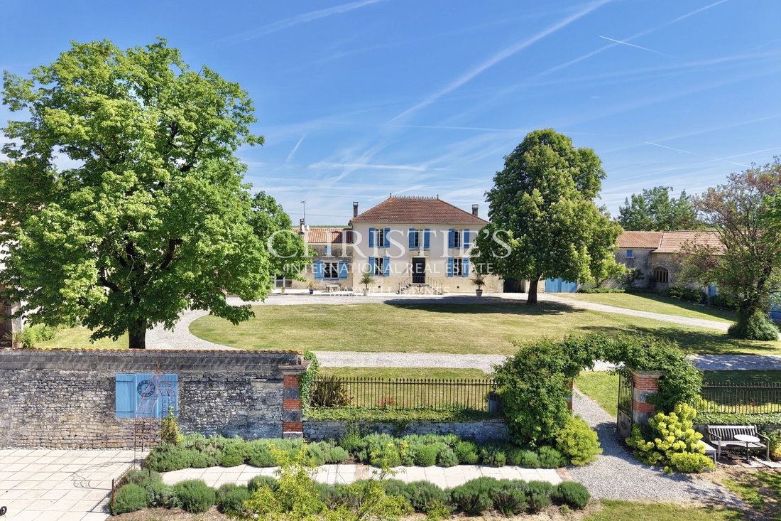 House in Bresdon, Nouvelle-Aquitaine, France 1 - 17986412