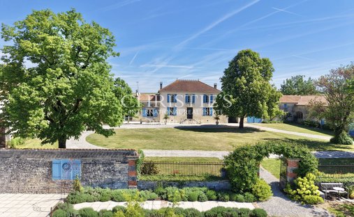 House in Bresdon, Nouvelle-Aquitaine, France 1