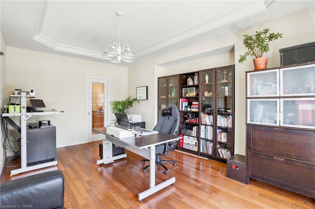 House in Hamilton, Ontario, Canada 5 - 17989524