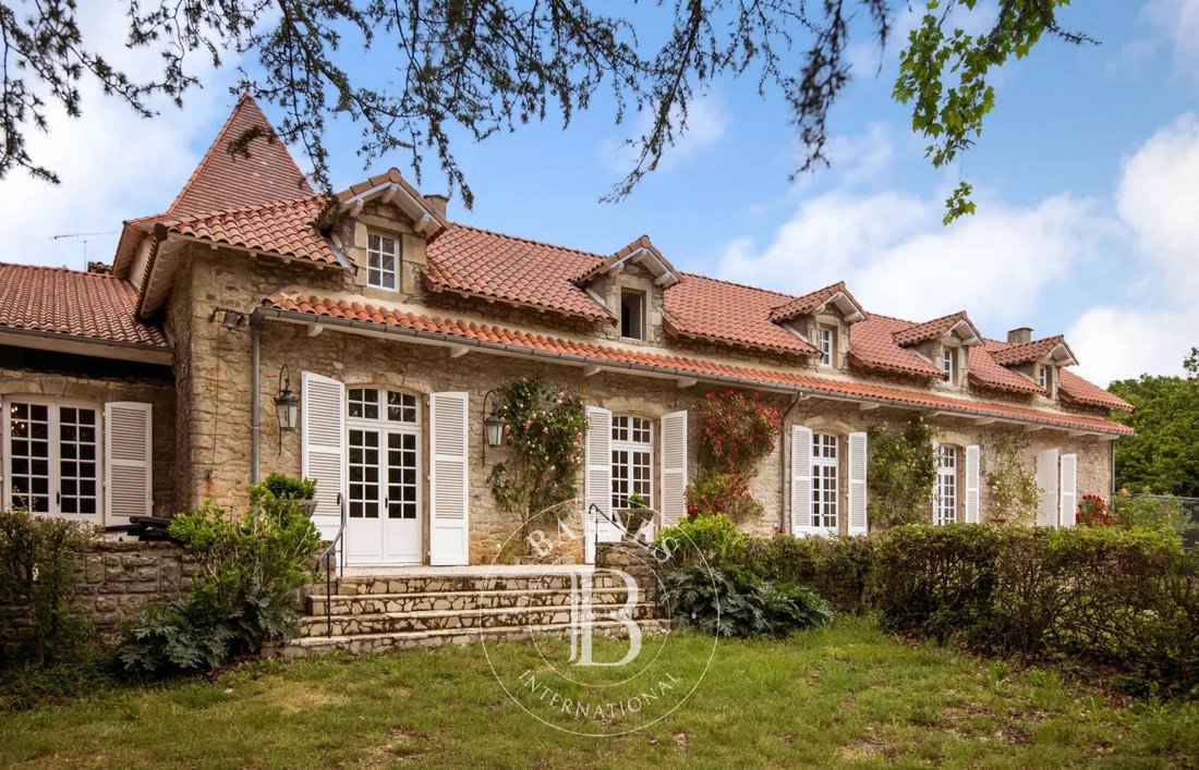 Estate in Villefranche-de-Rouergue, Occitania, France 2 - 17989473