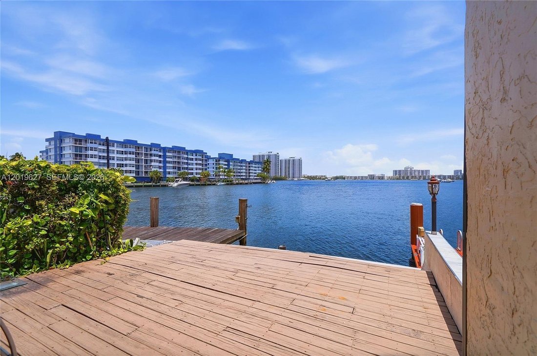 Townhouse in Golden Beach, Florida, United States 5 - 17994388