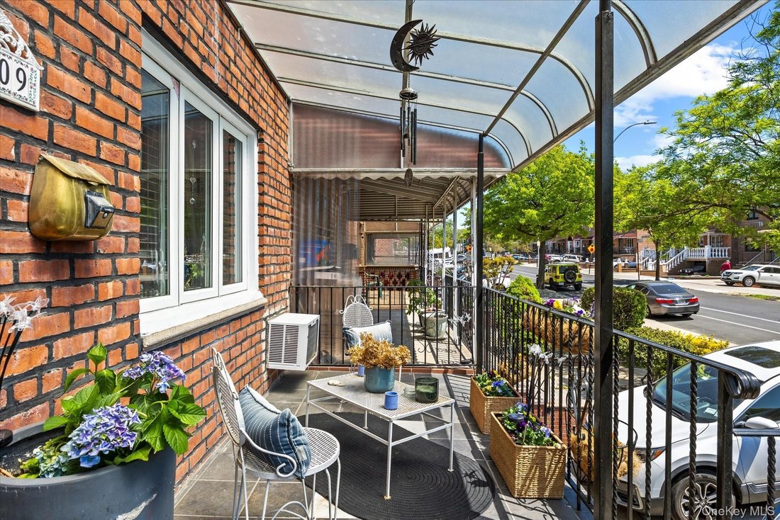 House in New York, New York, United States 3 - 17994566