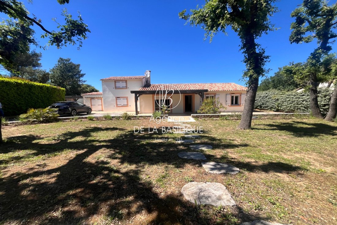 Villa in Nans-les-Pins, Provence-Alpes-Côte d'Azur, France 1 - 17985277