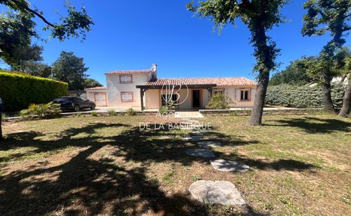 Villa in Nans-les-Pins, Provence-Alpes-Côte d'Azur, France 1