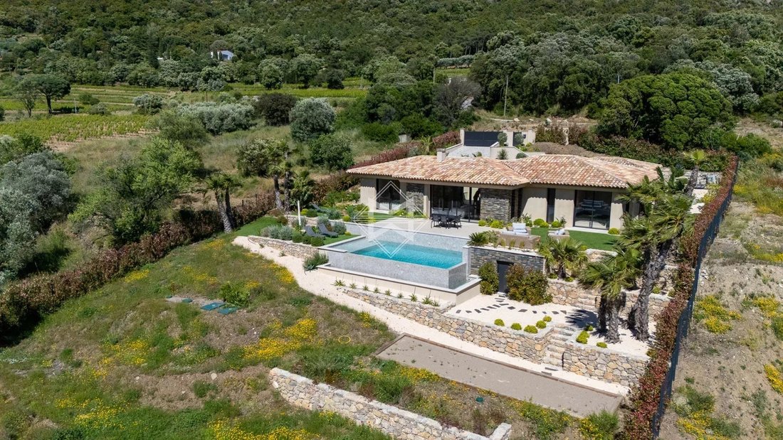 Villa in Le Plan-de-la-Tour, Provence-Alpes-Côte d'Azur, France 4 - 17986470