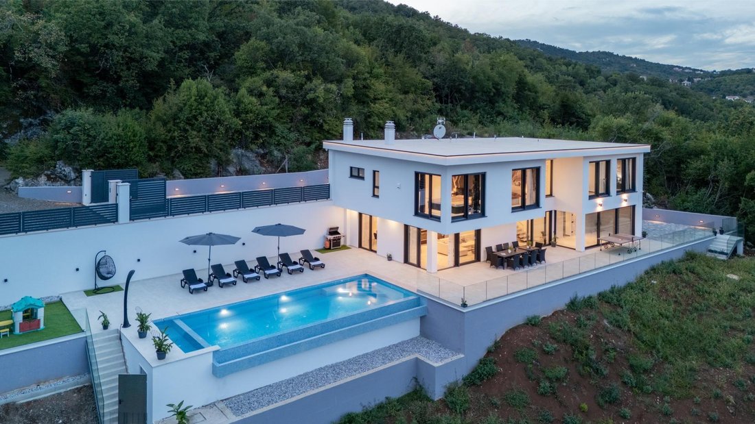 Villa in Opcina Matulji, Primorje-Gorski Kotar County, Croatia 1 - 17993770