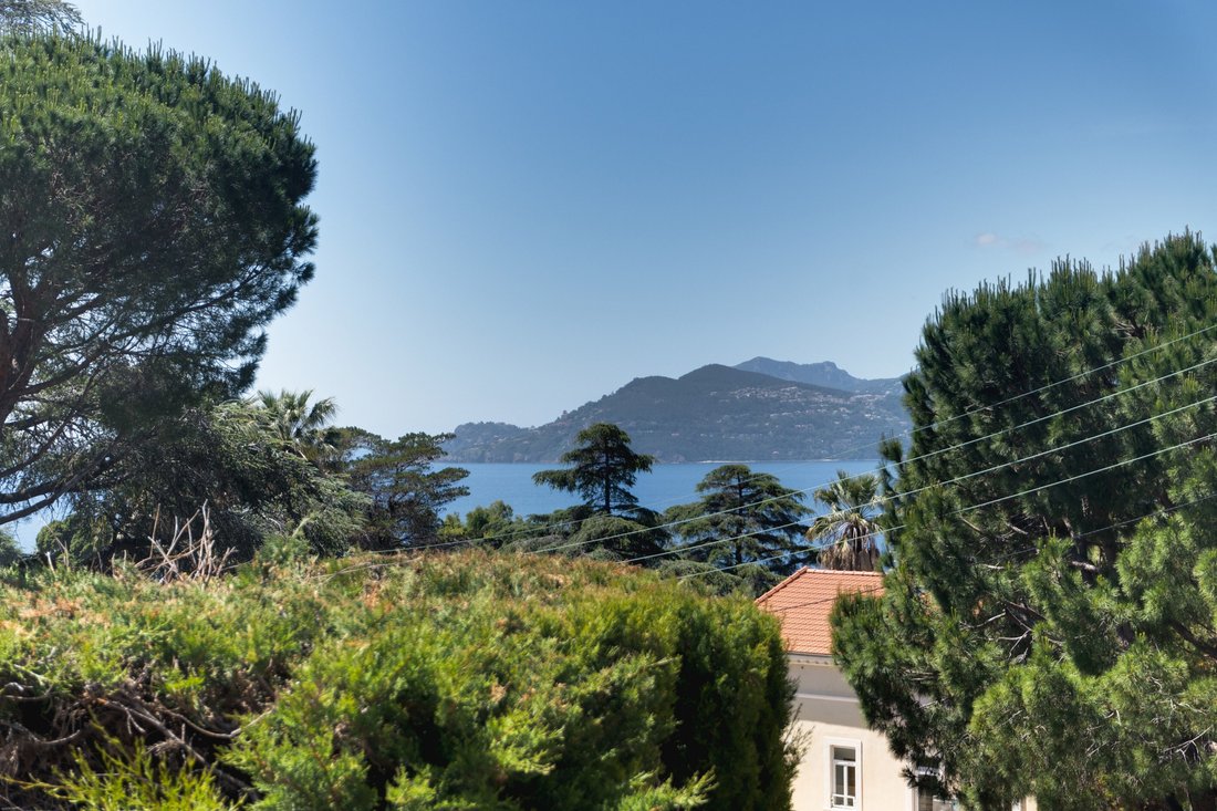 House in Saint Nicolas, Cannes, France 2 - 17994102