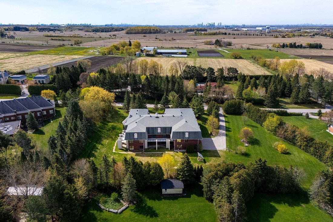 House in King City, Ontario, Canada 2 - 17985750