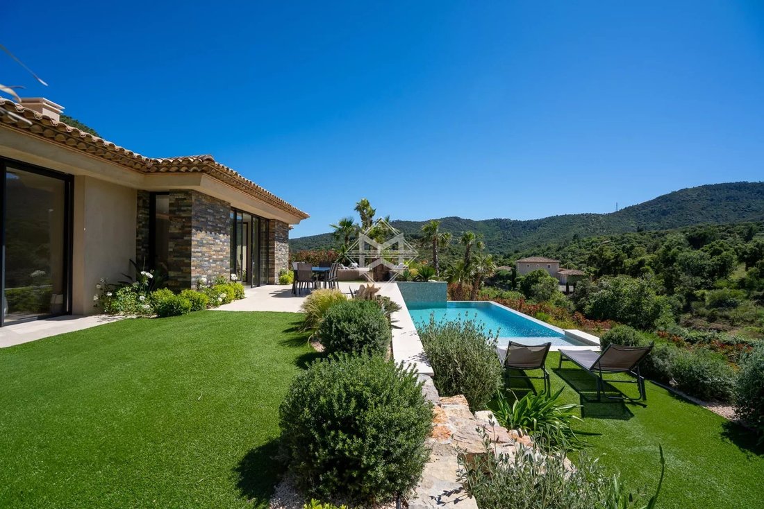Villa in Le Plan-de-la-Tour, Provence-Alpes-Côte d'Azur, France 3 - 17986470