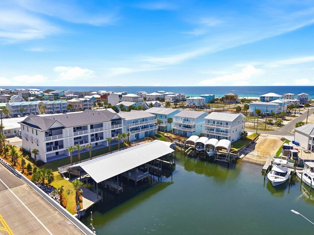 Port St. Joe, Florida, United States 2 - 17984405