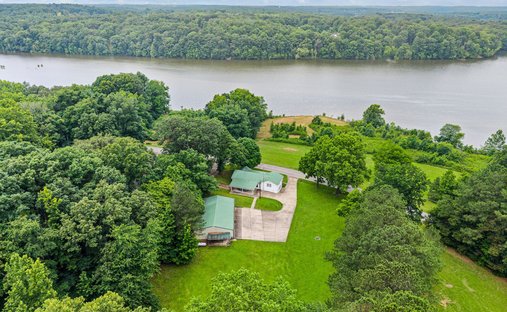 House in Dover, Tennessee, United States 1