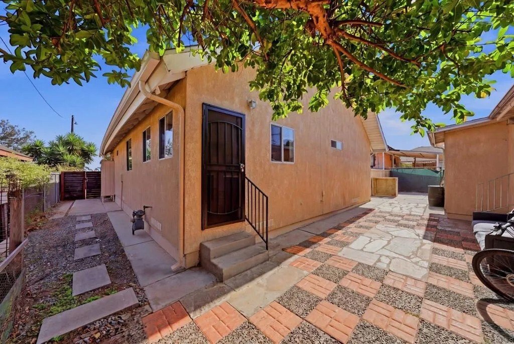 San Diego, California, United States 5 - 17988506