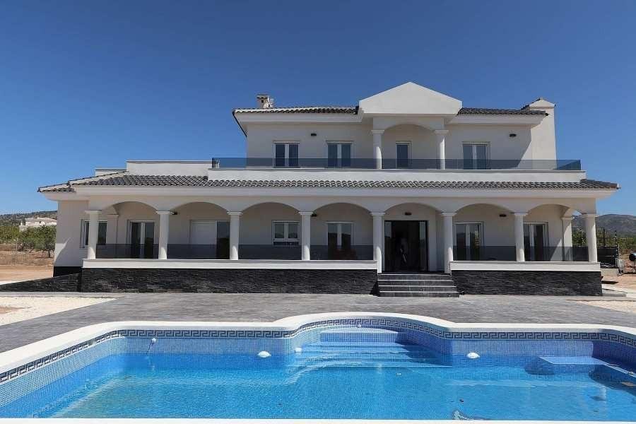 Villa in el Pinos / Pinoso, Valencian Community, Spain 2 - 17995112