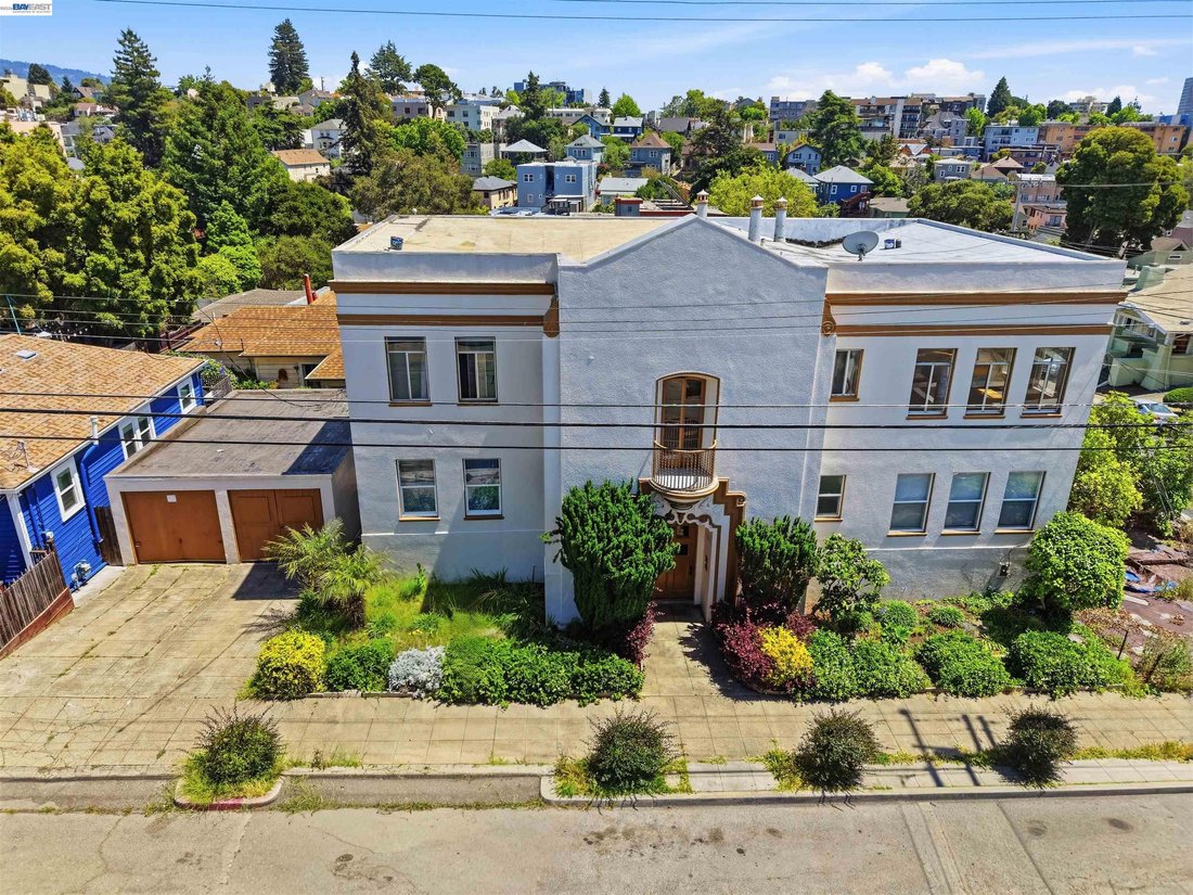 Oakland, California, United States 1 - 17988689