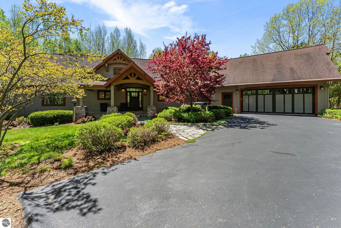 House in Onekama, Michigan, United States 1 - 17995529