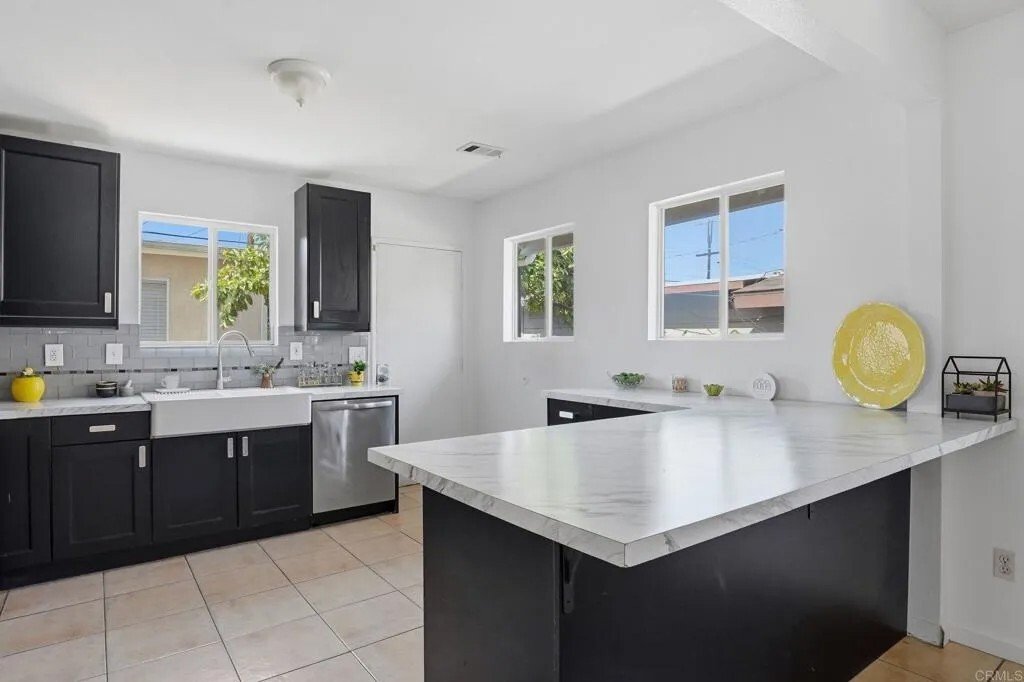 San Diego, California, United States 4 - 17988506