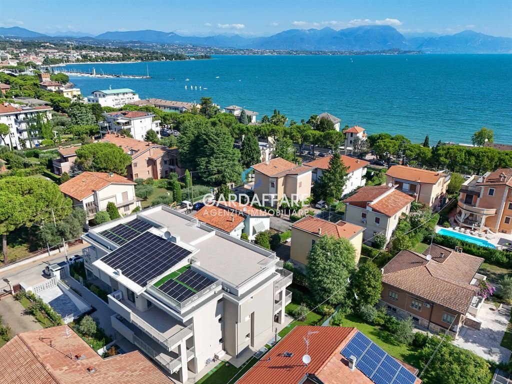 Apartment in Desenzano Centro, Desenzano del Garda, Lombardy 1 - 17334227