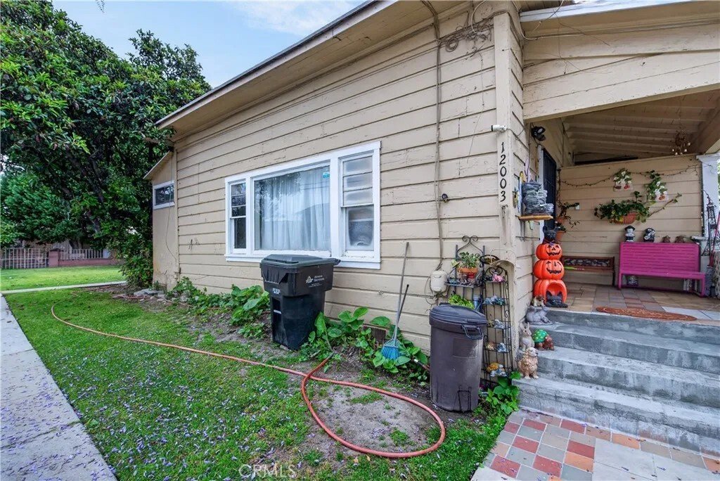 Norwalk, California, United States 4 - 17994717