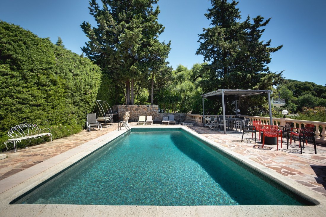 House in Saint Nicolas, Cannes, France 3 - 17994102