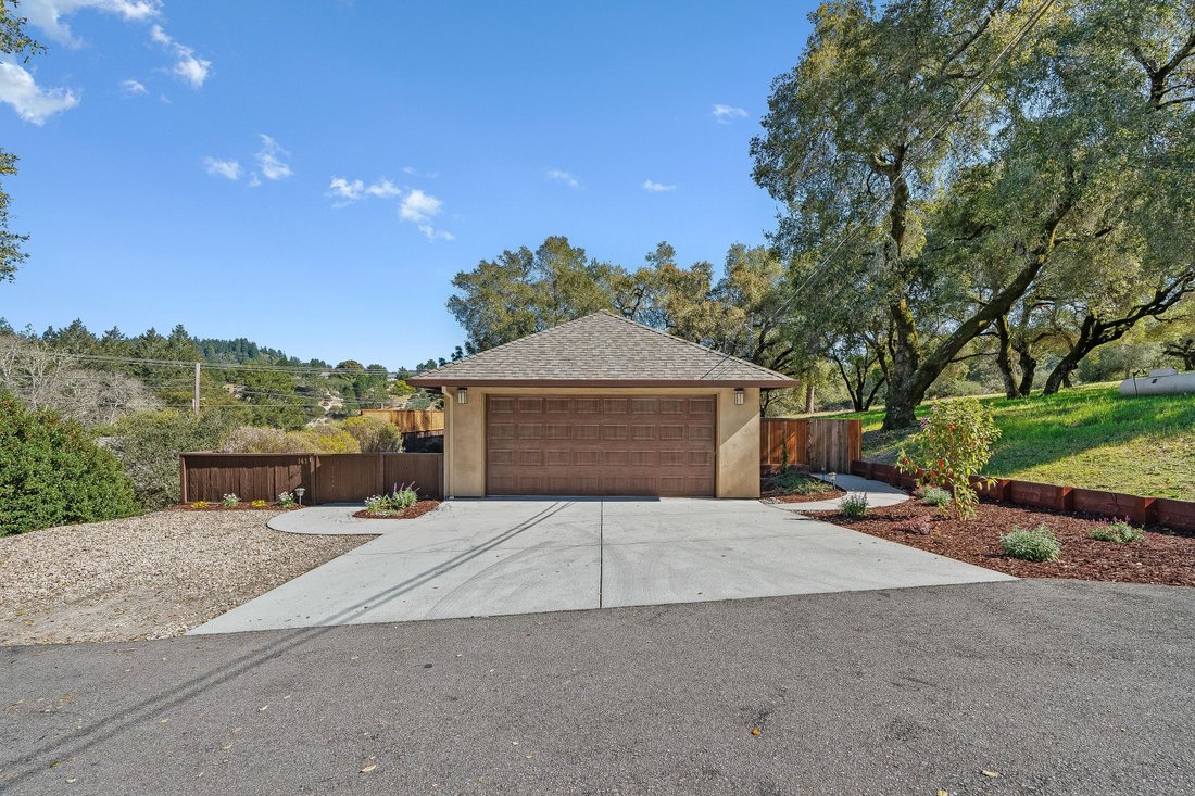 Scotts Valley, California, United States 3 - 17987110
