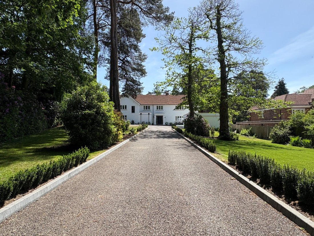 House in Sunningdale, England 2 - 17220451