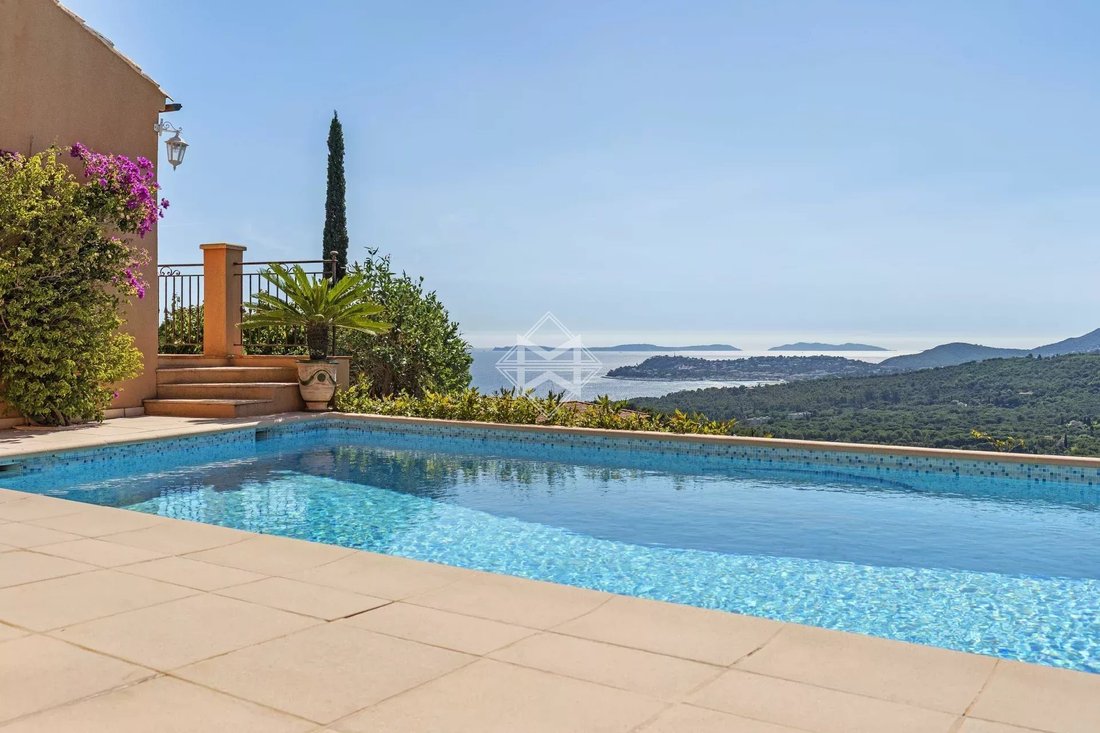 Villa in La Croix-Valmer, Provence-Alpes-Côte d'Azur, France 4 - 17986474