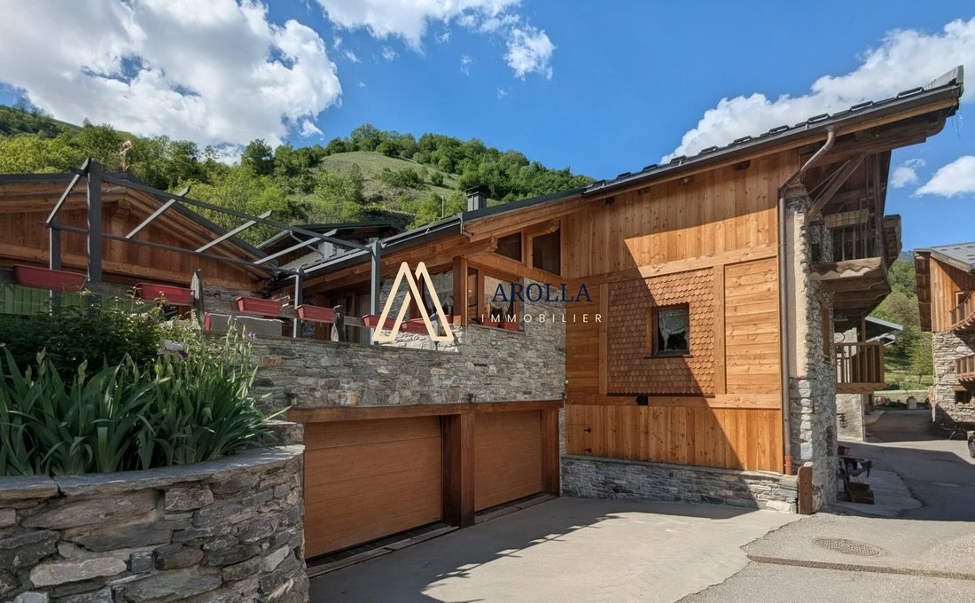 Chalet in Bourg-Saint-Maurice, Auvergne-Rhône-Alpes, France 2 - 17990552