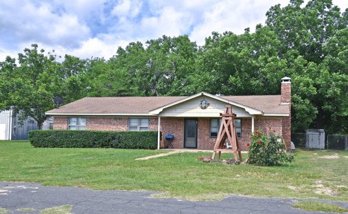 Farm Ranch in Scroggins, Texas, United States 1