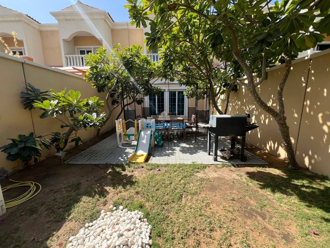 Townhouse in JVC / Jumeirah Village Circle, Dubai, United Arab Emirates 1 - 17985356