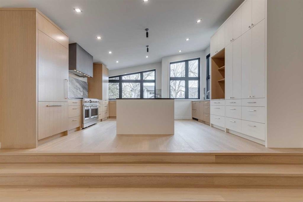 House in Calgary, Alberta, Canada 3 - 17995528