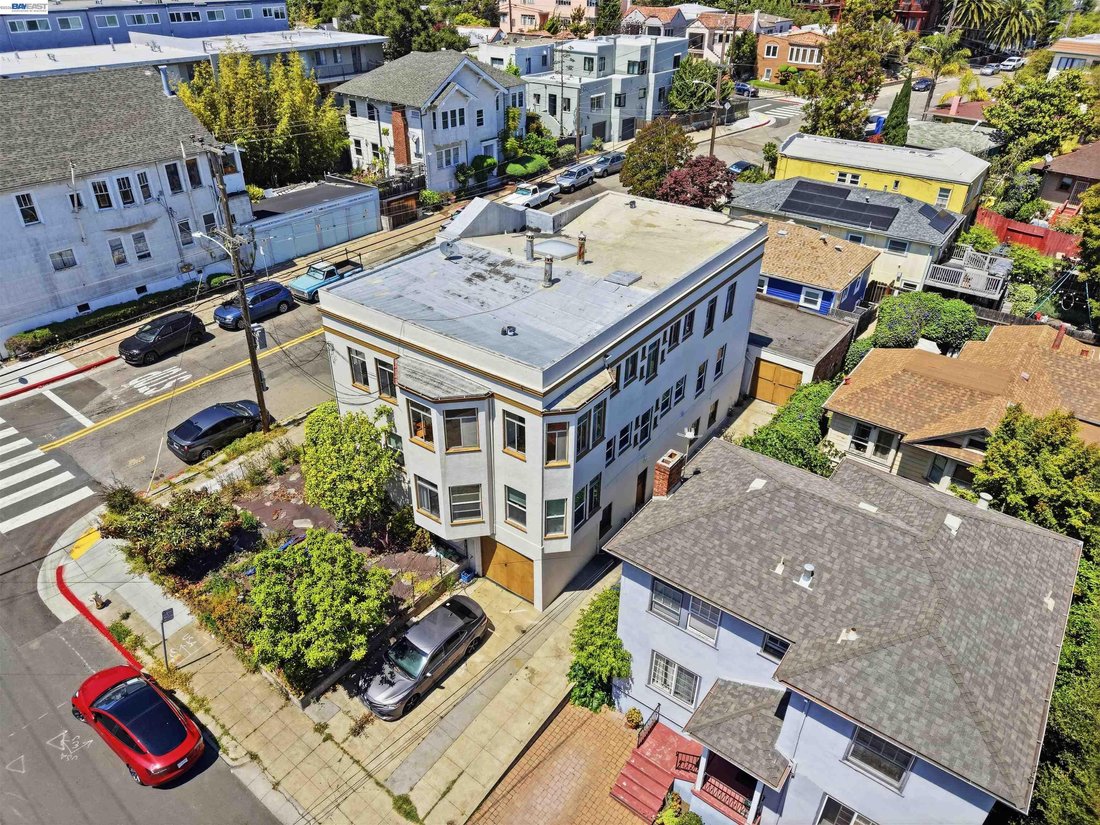Oakland, California, United States 3 - 17988689