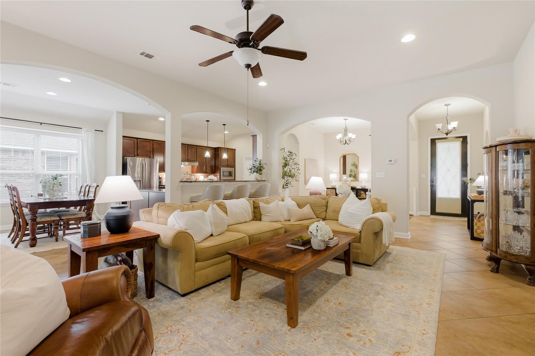 House in The Hills, Texas, United States 2 - 17992985