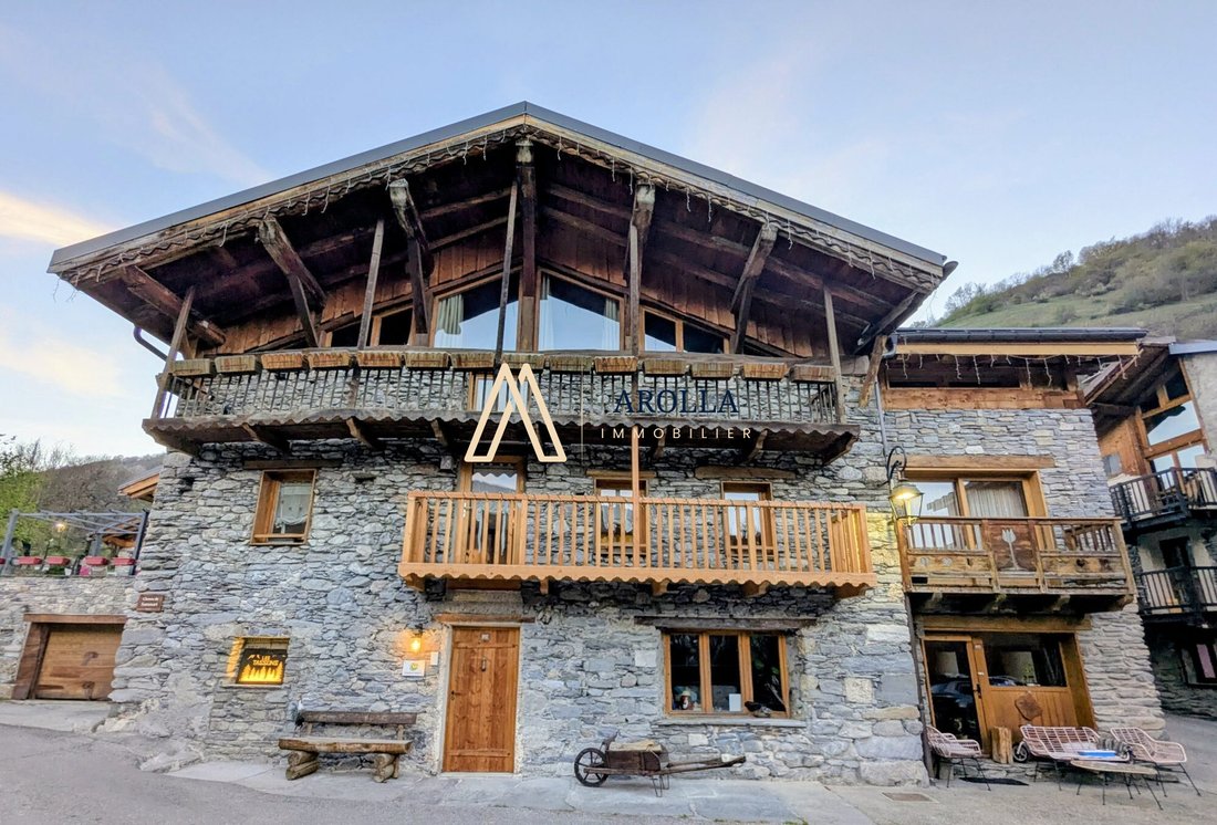 Chalet in Bourg-Saint-Maurice, Auvergne-Rhône-Alpes, France 1 - 17990552