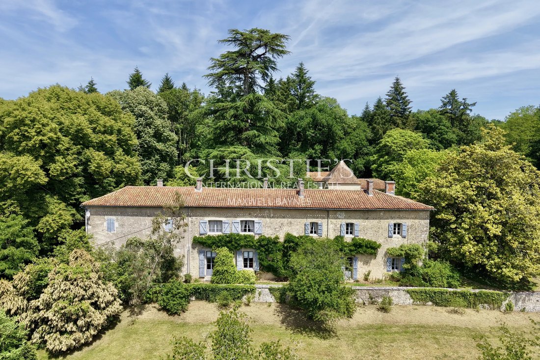 Estate in Saint-Claud, Nouvelle-Aquitaine, France 2 - 17993688