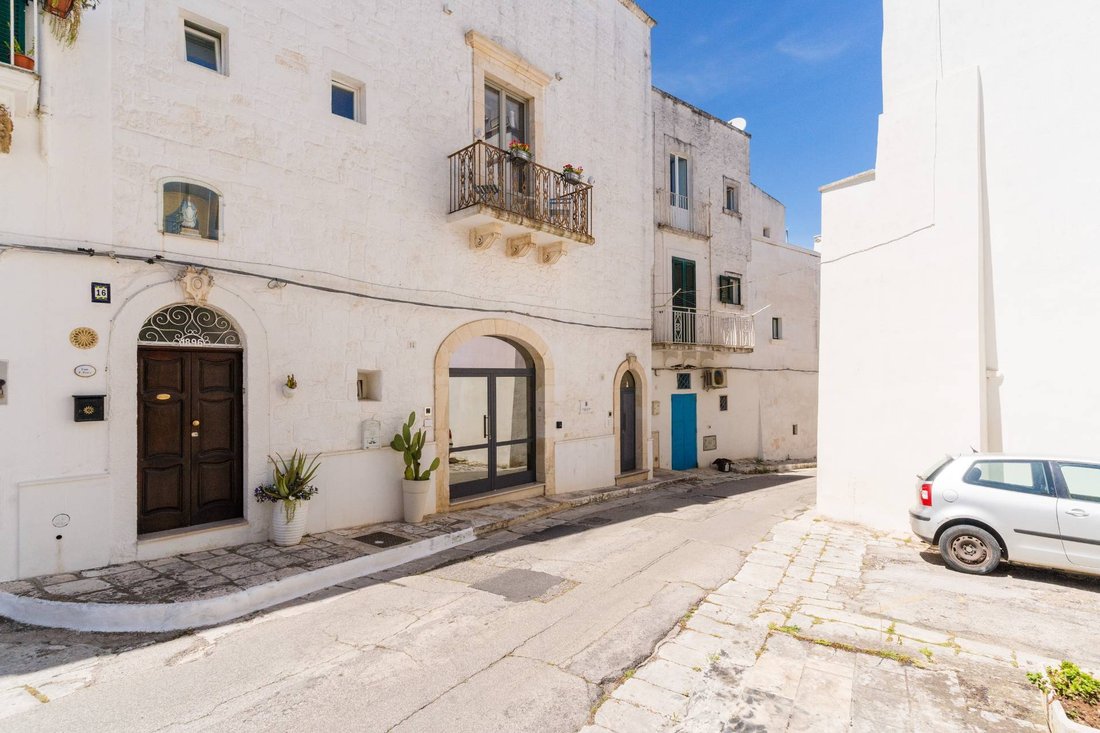 Ludovico Street - Corso Umberto I - Vittorio Emanuele Street, Ostuni, Apulia 2 - 17848600