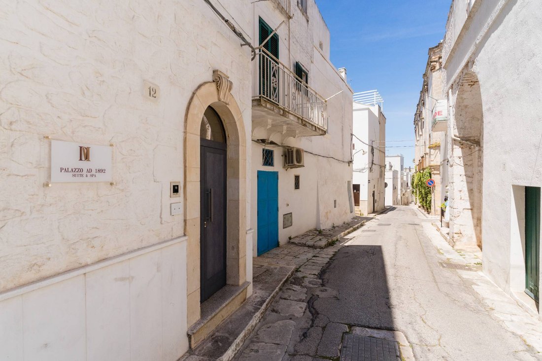 Ludovico Street - Corso Umberto I - Vittorio Emanuele Street, Ostuni, Apulia 4 - 17848600