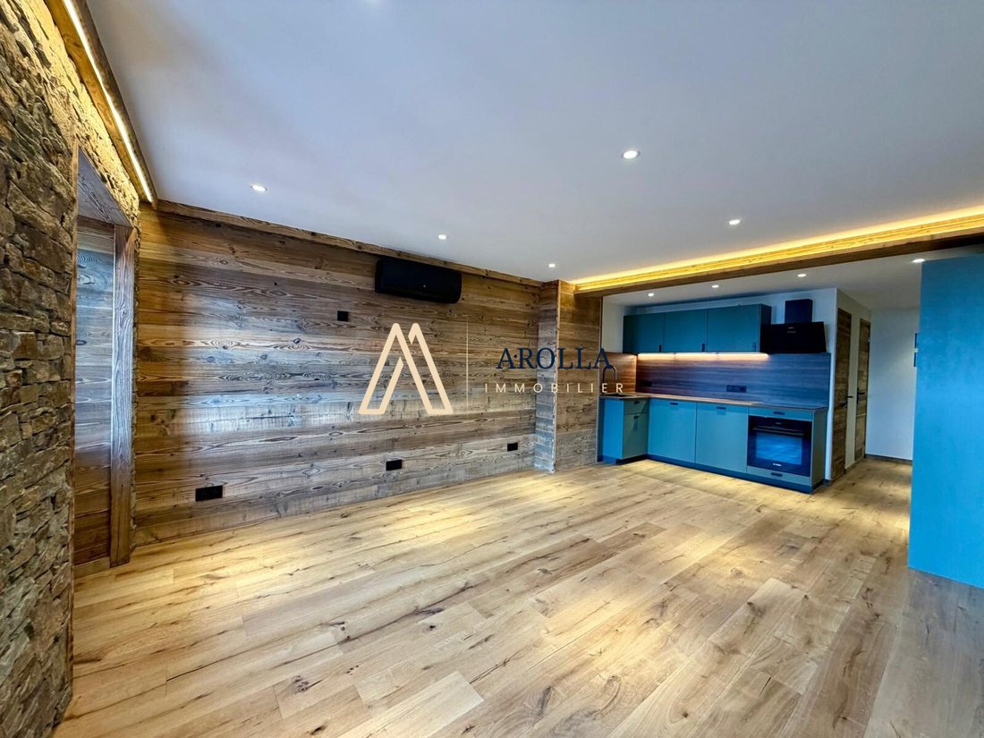 Apartment in Bourg-Saint-Maurice, Auvergne-Rhône-Alpes, France 1 - 17990572