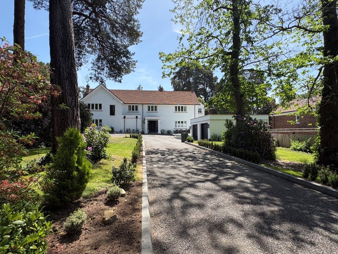 House in Sunningdale, England 3 - 17220451