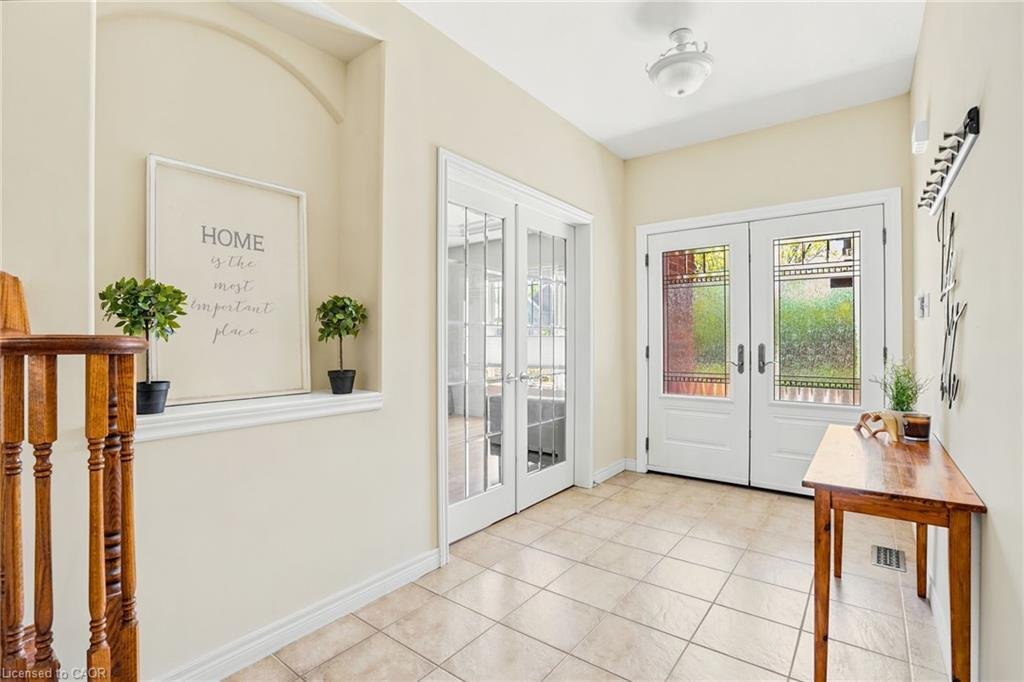 House in Hamilton, Ontario, Canada 4 - 17989524
