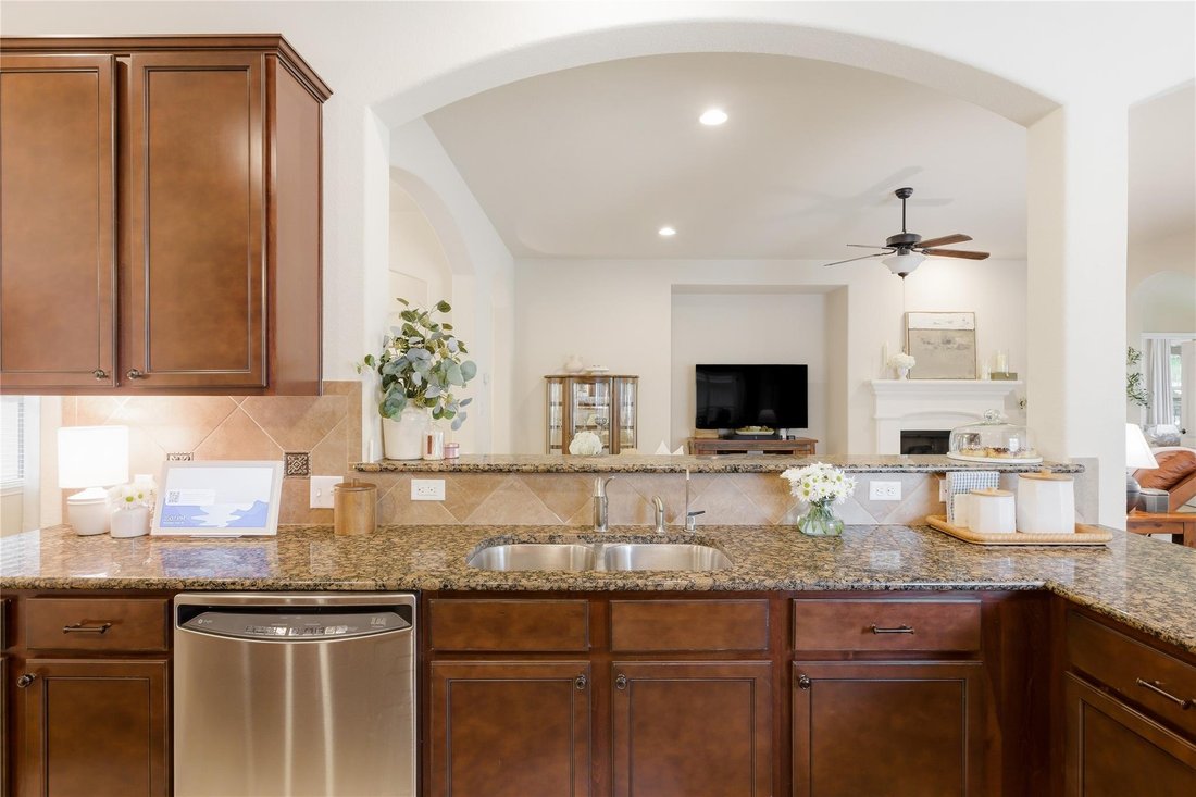 House in The Hills, Texas, United States 4 - 17992985