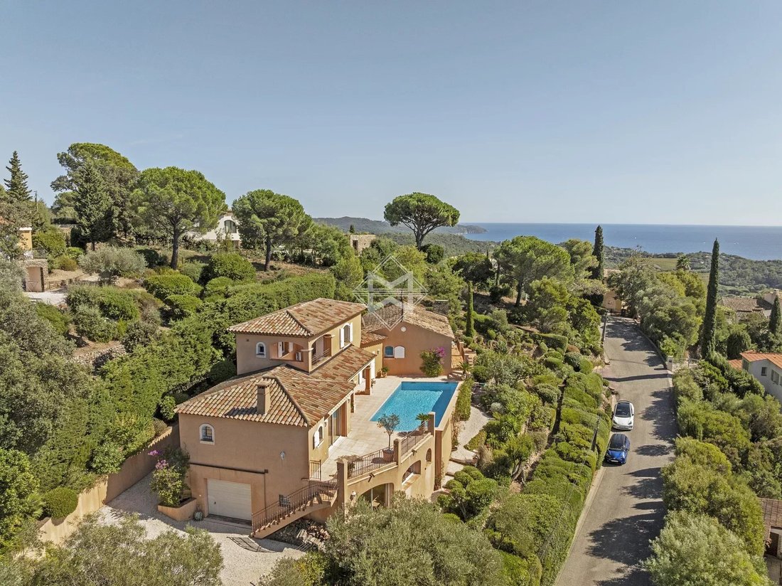 Villa in La Croix-Valmer, Provence-Alpes-Côte d'Azur, France 3 - 17986474