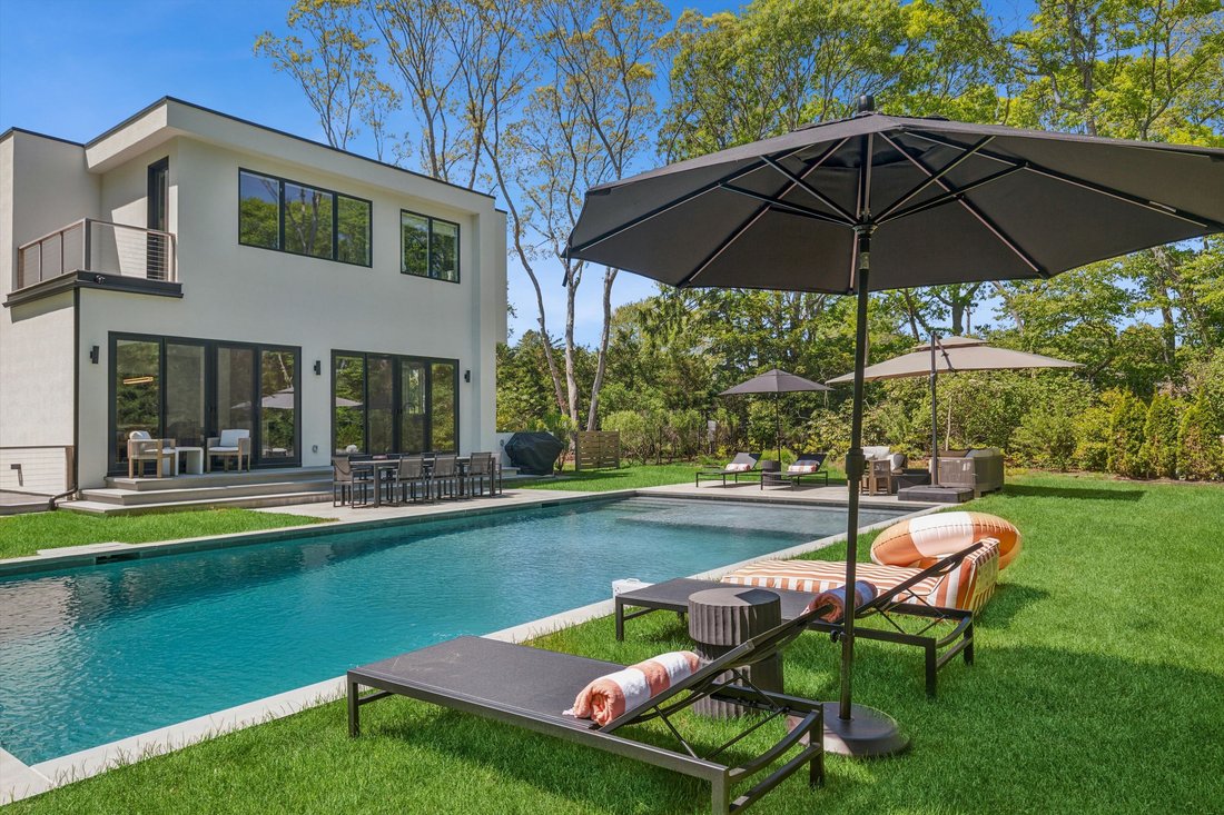 East Quogue, New York, United States 1 - 17872943
