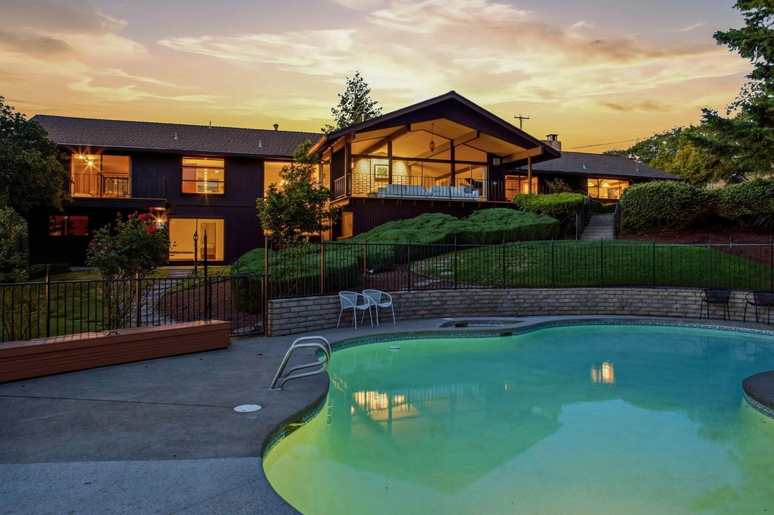 House in Medford, Oregon, United States 3 - 17994187