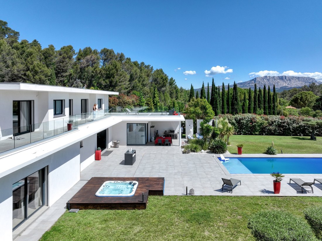 House in Le Tholonet, Provence-Alpes-Côte d'Azur, France 1 - 17994131