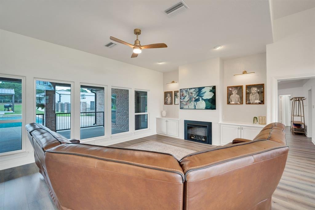 House in Burleson, Texas, United States 4 - 17991116