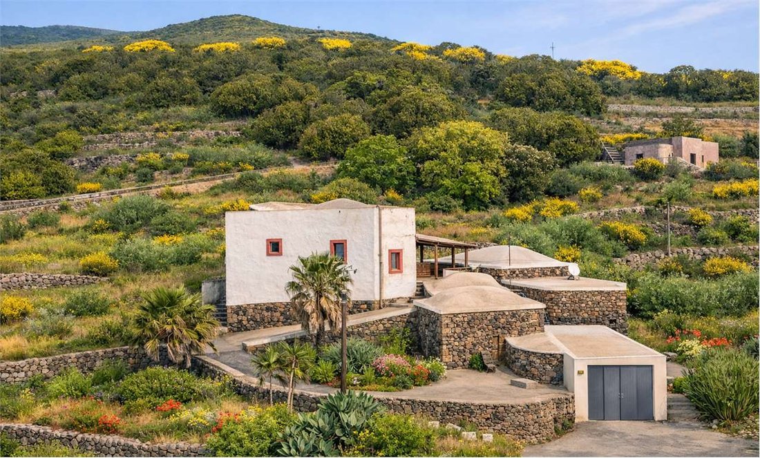 Estate in Pantelleria, Sicily, Italy 1 - 14701615